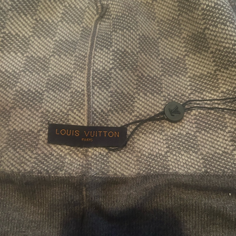 Louis Vuitton Gray Checkered beanie - Picture 4 of 4